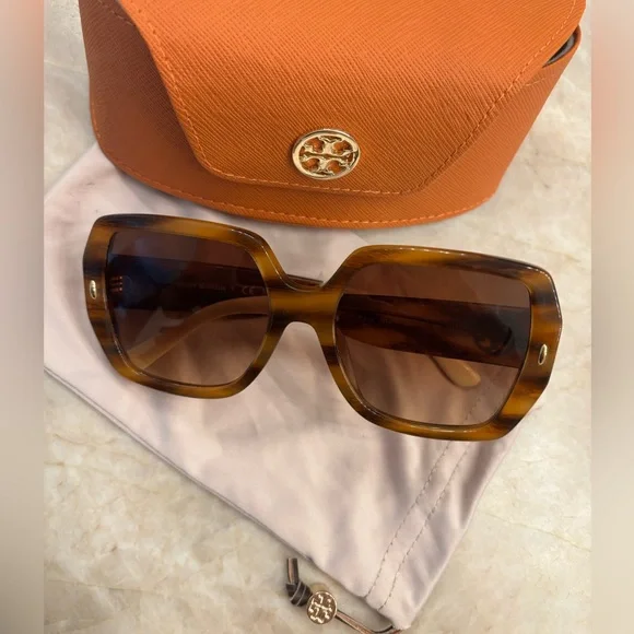 Women’s Tory Burch sunglasses - Picture 2 of 7